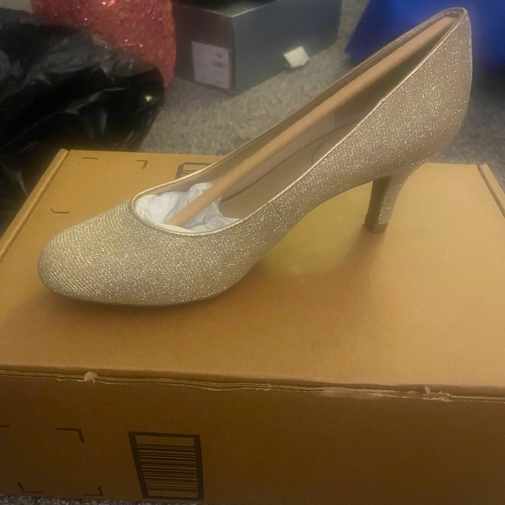 Sparkly Silver and White Shiny Heels from LifeStride Size 7W Unworn